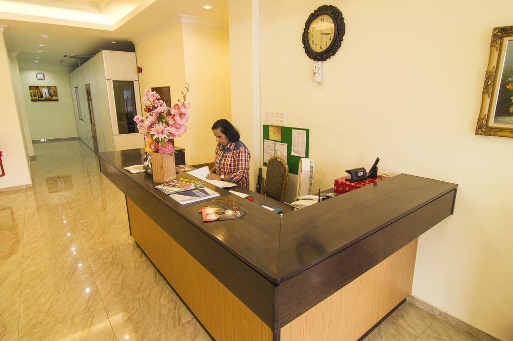 Oyo 327 Buddys Hotel Куала Лумпур Екстериор снимка